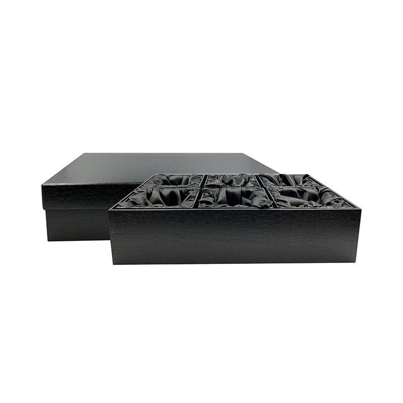 Boite noire intérieur satin avec plateau