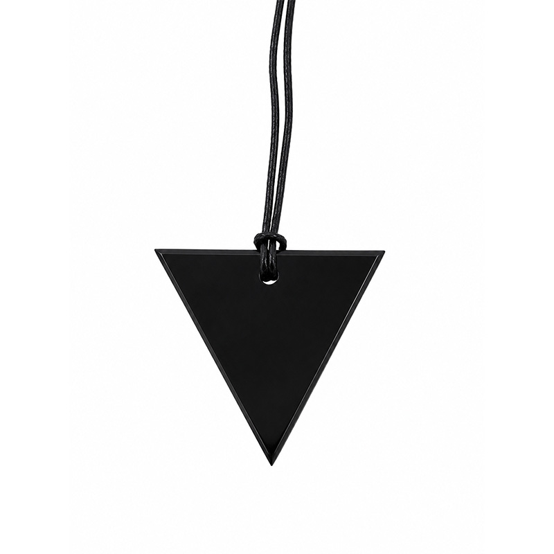 Pendentif femme en shungite sur cordon