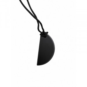 Pendentif demi-lune en shungite sur cordon