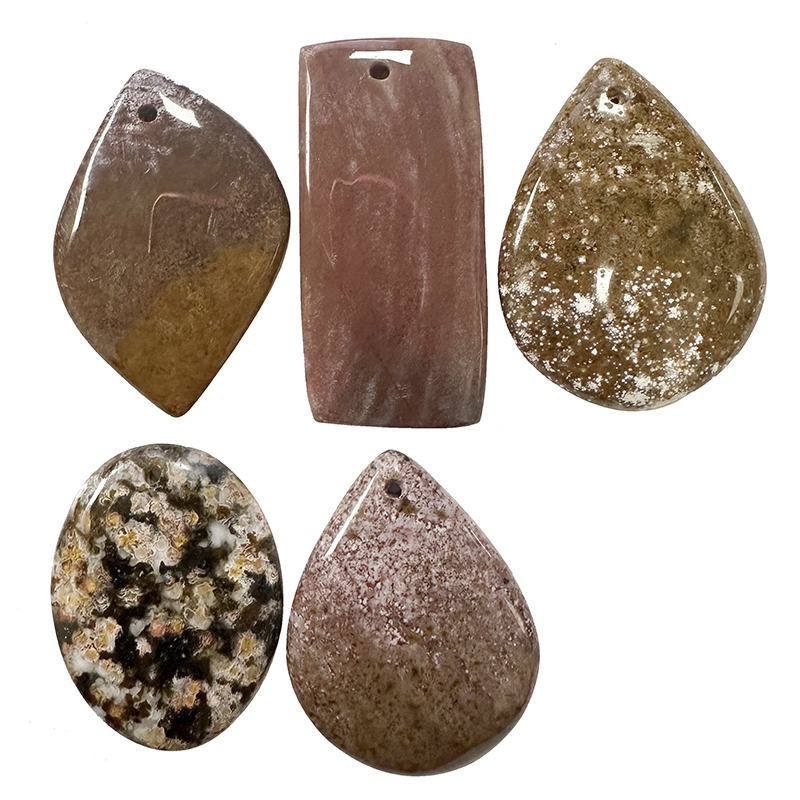 Cabochon percé en Jaspe orbiculaire