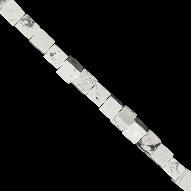 Fil carré Howilite 4 ou 8 mm - La pièce