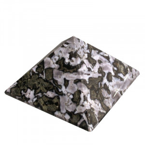 Pyramide gabbro (merlinite)