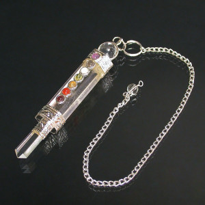 Pendule cristal de roche et 7 chakras